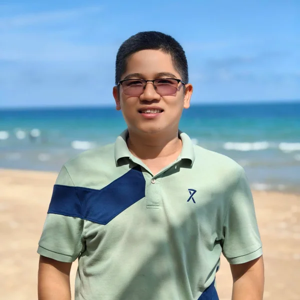 Nguyễn Minh Thế - DevOps Engineer, AI Vibe Coder, founder Ông Bố IT